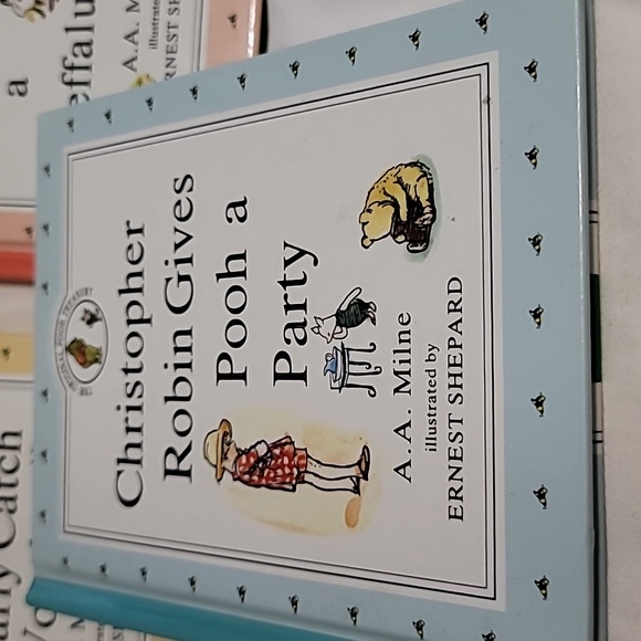 Set of 5 Original Winnie the Pooh Treasury Hardcover Mini Books - Picture 2 of 9